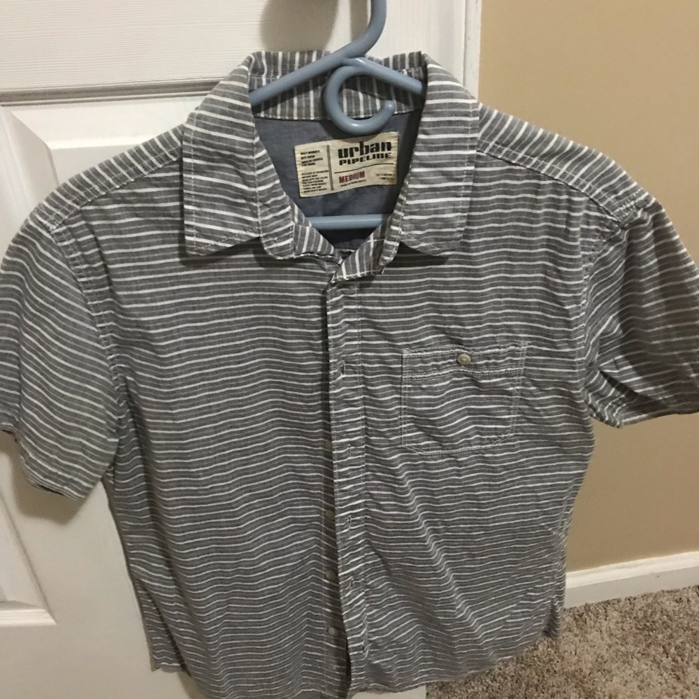 Men’s short sleeve button down